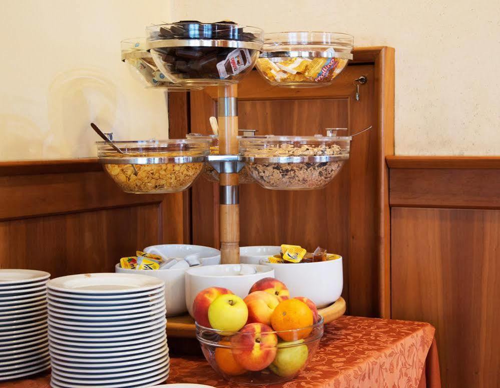 מלצו Hotel Visconti מראה חיצוני תמונה
